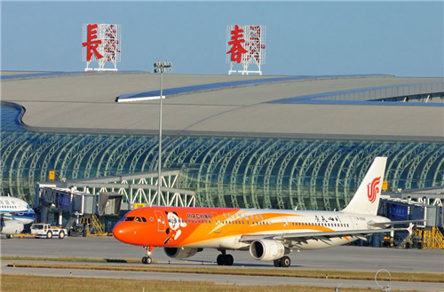 长春龙嘉国际机场位于吉林省长春市九台区,距长春市中心约32公里,为