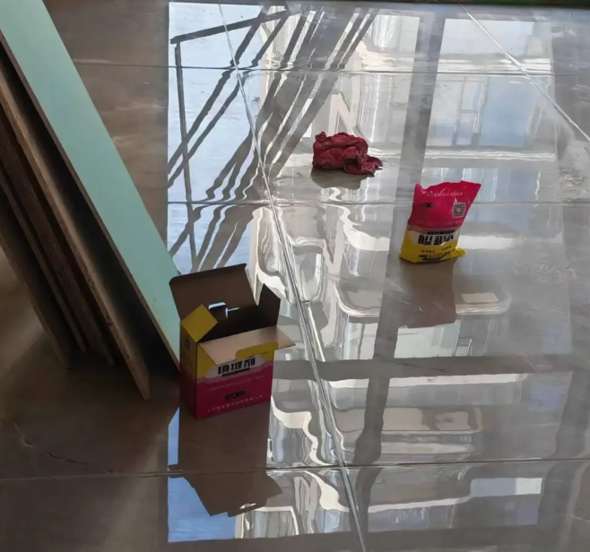 全系无水波纹、R角？佛山某瓷砖品牌因虚假宣传“翻车”！