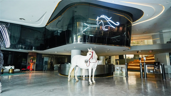 第44屆佛山陶博會 | 真馬“白馬BABY”空降瑪緹瓷磚展廳！
