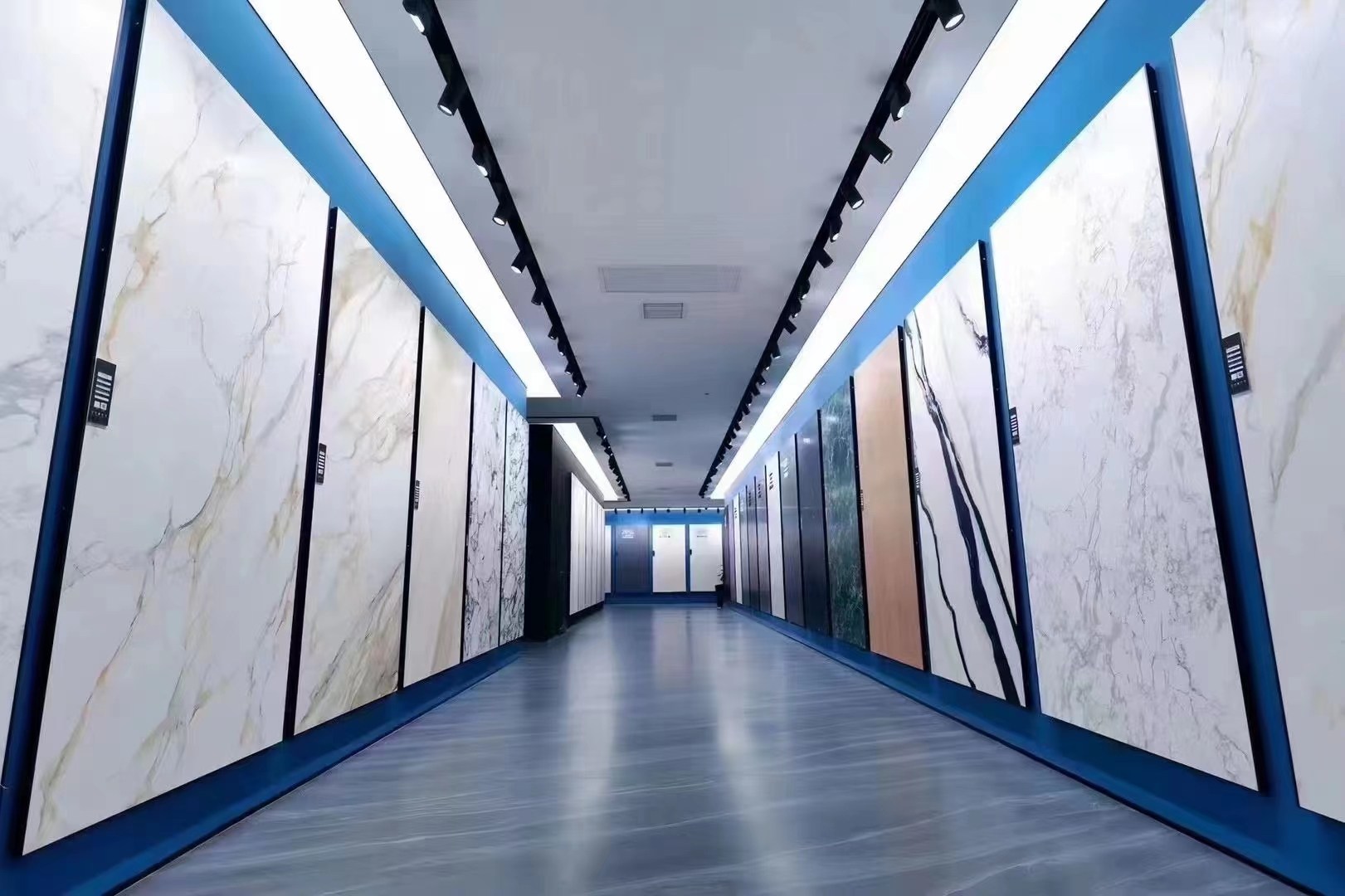 不建工廠、不養(yǎng)銷售！巖板平臺憑什么越做越大？