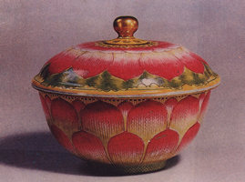上一篇：中国历代瓷器名品赏析