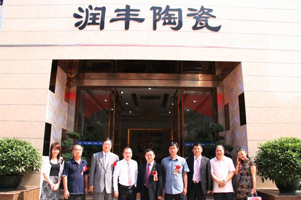 下一篇：中国艺术瓷砖节韩国采购团参观润丰陶瓷
