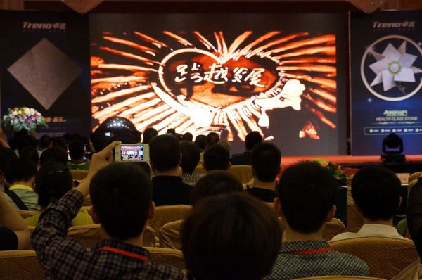 下一篇：沙画表演展示卓远八年发展历程