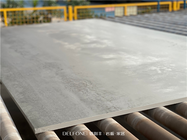 上一篇：再次突破行业技术｜德利丰20MM超厚岩板正式量产
