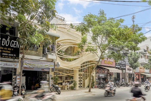 下一篇：欧神诺瓷砖｜在市中心筑起260㎡的大鸟巢！越南网红咖啡馆，以曲线讴歌风与巢